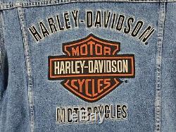 Harley Davidson Mens Medium M Denim Jean Jacket Bar Shield Metal Button Spellout
