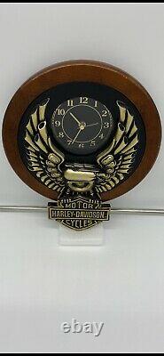 Rare Harley Davidson Motorcycles Eagle Bar Shield Cherry Wood Bulova Wall Clock