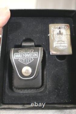 1997 Chrome Harley Davidson Bar & Shield Eagle Zippo Lighter avec boîte, étui en cuir