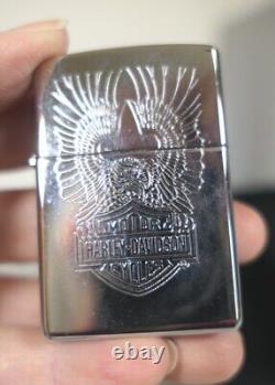 1997 Chrome Harley Davidson Bar & Shield Eagle Zippo Lighter avec boîte, étui en cuir