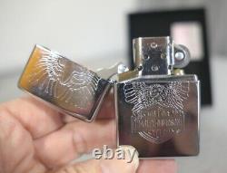 1997 Chrome Harley Davidson Bar & Shield Eagle Zippo Lighter avec boîte, étui en cuir