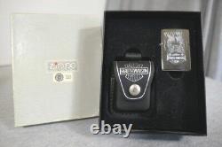 1997 Chrome Harley Davidson Bar & Shield Eagle Zippo Lighter avec boîte, étui en cuir