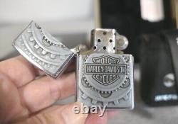 2002 Briquet Zippo Harley Davidson Bar & Shield en étain avec boîte, étui en cuir