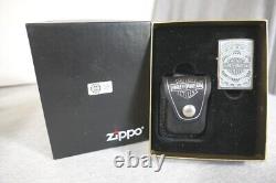 2002 Briquet Zippo Harley Davidson Bar & Shield en étain avec boîte, étui en cuir