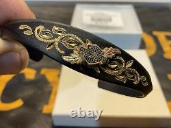 Bracelet de bouclier à feuille véritable en or de Harley Black Hills Stamper vintage
