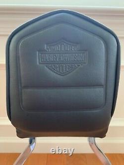 Coussin de dossier pour Harley Davidson 52412-79A avec logo de bouclier en relief Sissy