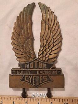 Emblème de porte-bagages arrière Vintage d'occasion Harley-Davidson Winged Bar and Shield des années 1970