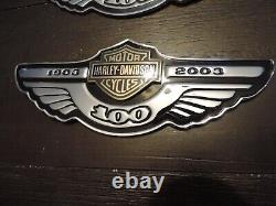 Emblèmes de réservoir du 100e anniversaire de Harley Davidson, limités, en forme de barre et bouclier en or, d'occasion.