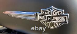 Emblèmes de réservoir, signes de réservoir Harley FXDF Bar&shield 62318-08