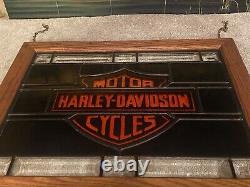 Fenêtre suspendue en style vitrail Harley Davidson Bar and Shield