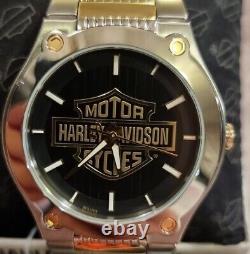 Gents Harley Davidson Bar & Shield Watch Par Bulova Rrp £229 Un Uniquement Nécessaire Nouveau