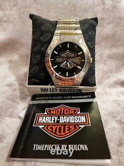 Gents Harley Davidson Bar & Shield Watch Par Bulova Rrp £229 Un Uniquement Nécessaire Nouveau