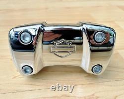 Harley Chrome Bar & Shield 1¼ Handlebar Clamp & Risers M8 Sport Glide 55900110	<br/>   	<br/>
Harley Chrome Bar & Shield 1¼ Serre-cintre et rehausseurs M8 Sport Glide 55900110