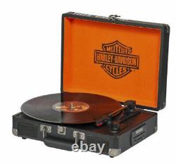 Harley Davidson Bar & Shield Portable Record Player Three Speeds HDL-17106 translates to 'Platine Vinyle Portable Harley Davidson Bar & Shield Trois Vitesses HDL-17106' in French.