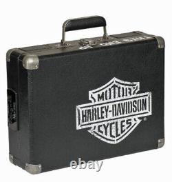 Harley Davidson Bar & Shield Portable Record Player Three Speeds HDL-17106 translates to 'Platine Vinyle Portable Harley Davidson Bar & Shield Trois Vitesses HDL-17106' in French.