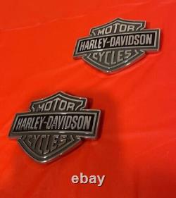 Harley Davidson Bar Véritable Et Réservoir De Carburant De Bouclier Emblèmes De Métal Lourd Lot De 2