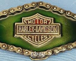 Harley Davidson Ceinture Buckle Vtg 1976 Bar & Shield Avec Émail Vert Et Chaîne Rim