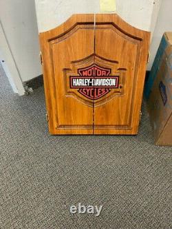 Harley-davidson Bar & Shield Dart Kit Cabinet, Dartboard, Darts & Lancer Line Nouveau