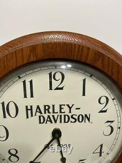 Horloge En Bois Harley Davidson Avec Pendule Bar & Shield, 1997 H-d, Inc