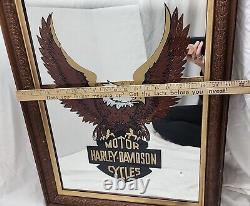 Miroir mural Harley Davidson avec aigle bouclier gravé en bois encadré 27x21Vtg Grand