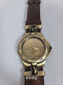 Montre-bracelet pour homme Harley Davidson Bar & Shield Bulova à quartz vintage et rare en cuir