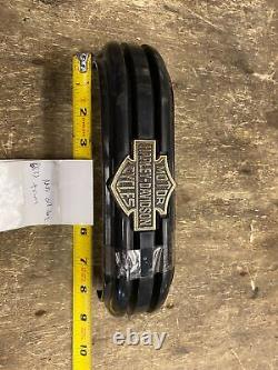 NOS Oil Tank Trim Harley Shovelhead Bar Shield FX FLH Electra Wide Glide OEM translates to: Garniture de réservoir d'huile NOS pour Harley Shovelhead Bar Shield FX FLH Electra Wide Glide OEM.