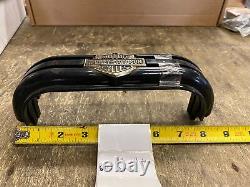 NOS Oil Tank Trim Harley Shovelhead Bar Shield FX FLH Electra Wide Glide OEM translates to: Garniture de réservoir d'huile NOS pour Harley Shovelhead Bar Shield FX FLH Electra Wide Glide OEM.