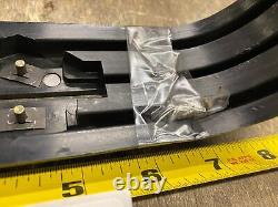 NOS Oil Tank Trim Harley Shovelhead Bar Shield FX FLH Electra Wide Glide OEM translates to: Garniture de réservoir d'huile NOS pour Harley Shovelhead Bar Shield FX FLH Electra Wide Glide OEM.