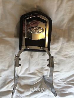 Repose-pieds de dossier Harley Davidson Sissy Bar en chrome avec logo Bar & Shield et coussin