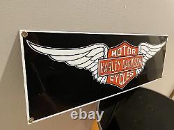 Traduire ce titre en français: Plaque en porcelaine et métal HARLEY DAVIDSON Wing Logo Bar Shield MOTORCYCLE 18x6