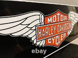 Traduire ce titre en français: Plaque en porcelaine et métal HARLEY DAVIDSON Wing Logo Bar Shield MOTORCYCLE 18x6