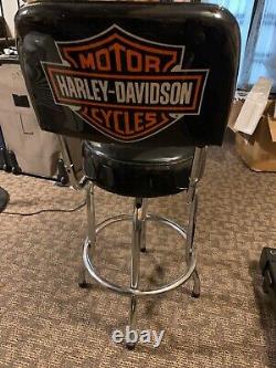 Véritable tabouret de bar Harley-Davidson avec dossier en forme de bouclier