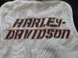 Veste Harley-Davidson pour homme taille moyenne en maille pour l'hydratation en blanc et noir avec l'écusson à barres.