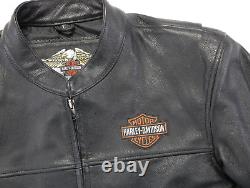 Veste Harley Davidson pour hommes, taille L, en cuir noir et orange, avec fermeture éclair et logo Bar Shield. Disponible en stock, en excellent état.