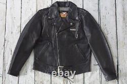 Veste en cuir noir Harley Davidson pour homme, modèle Vintage Stabilizer avec barre métallique et écusson.