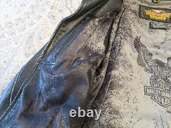Veste en cuir noire XL rare de collection pour homme Harley Davidson avec emblème métallique vintage.