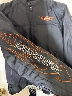 Veste en nylon Harley Davidson prête pour la conduite avec graphisme de bouclier en flammes, flammes, taille M.