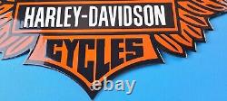 'Vintage 35 Harley Davidson Motorcycle Porcelain Gas Bike Bar & Shield Logo Sign' would be translated to: 'Enseigne vintage en porcelaine pour moto à essence Harley Davidson 35 avec logo Bar & Shield'