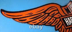 'Vintage 35 Harley Davidson Motorcycle Porcelain Gas Bike Bar & Shield Logo Sign' would be translated to: 'Enseigne vintage en porcelaine pour moto à essence Harley Davidson 35 avec logo Bar & Shield'