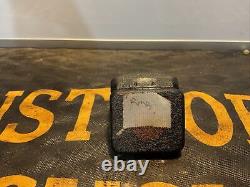 Vintage Harley Black Hills Stamper Gold Jewelry Genuine Leaf Bar Shield Ring 7 translated in French is: <br/>
<br/> Bague en or véritable à feuille de barre de bouclier de la marque Vintage Harley Black Hills Stamper 7